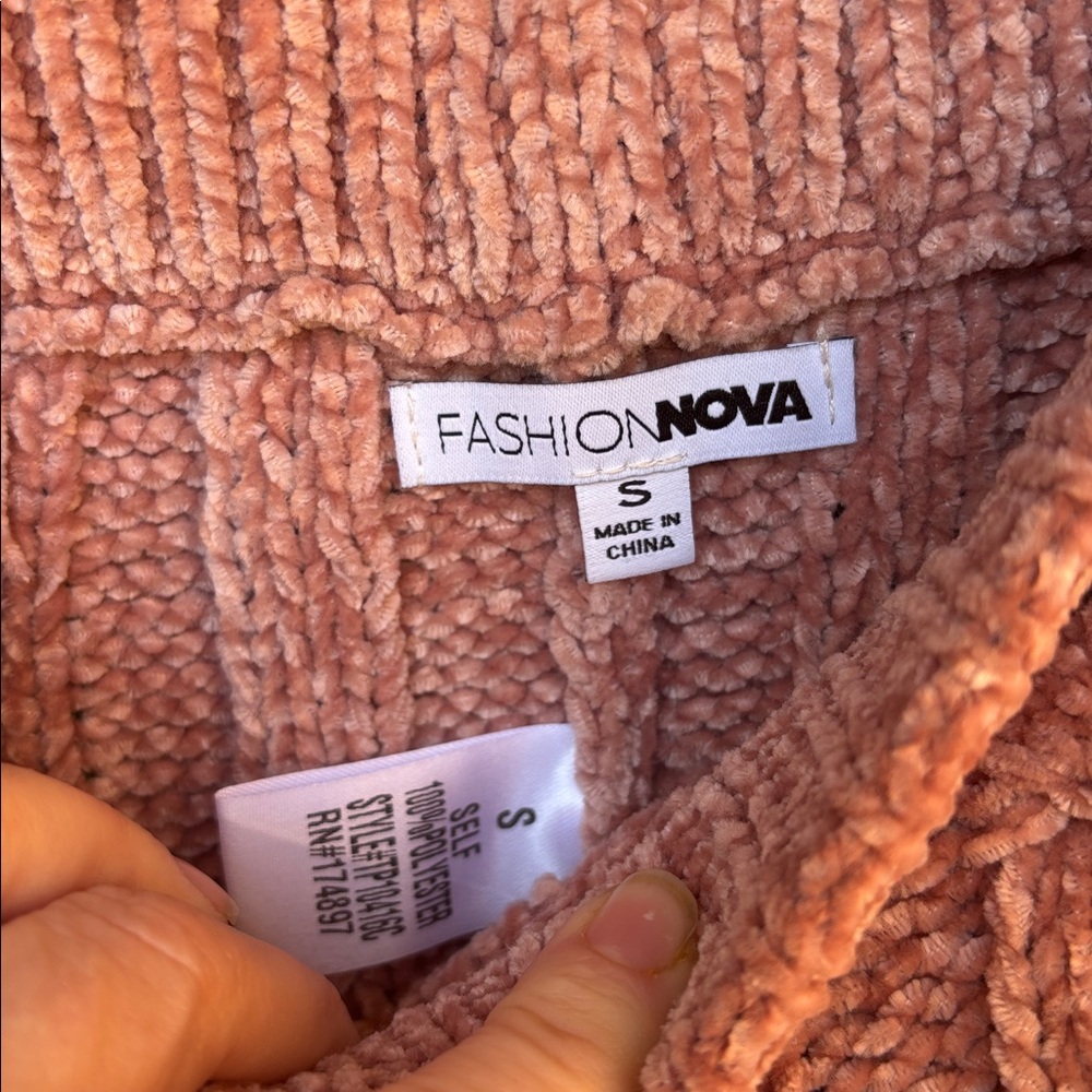 FASHION-NOVA HIGH RISE CHENILLE  SHORTS! small - Picture 4 of 4